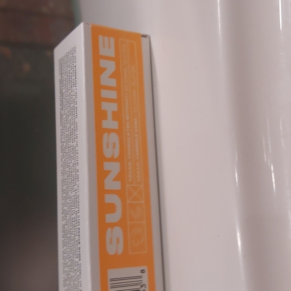 Sunshine Skin Tint - Cinnamon Tone - Picture 4 of 8